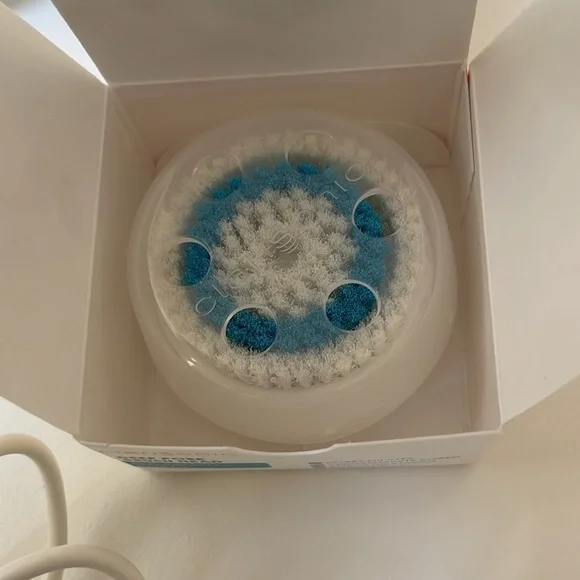 CLARISONIC MIA II + 2 NEW BRUSH HEADS - Picture 5 of 7